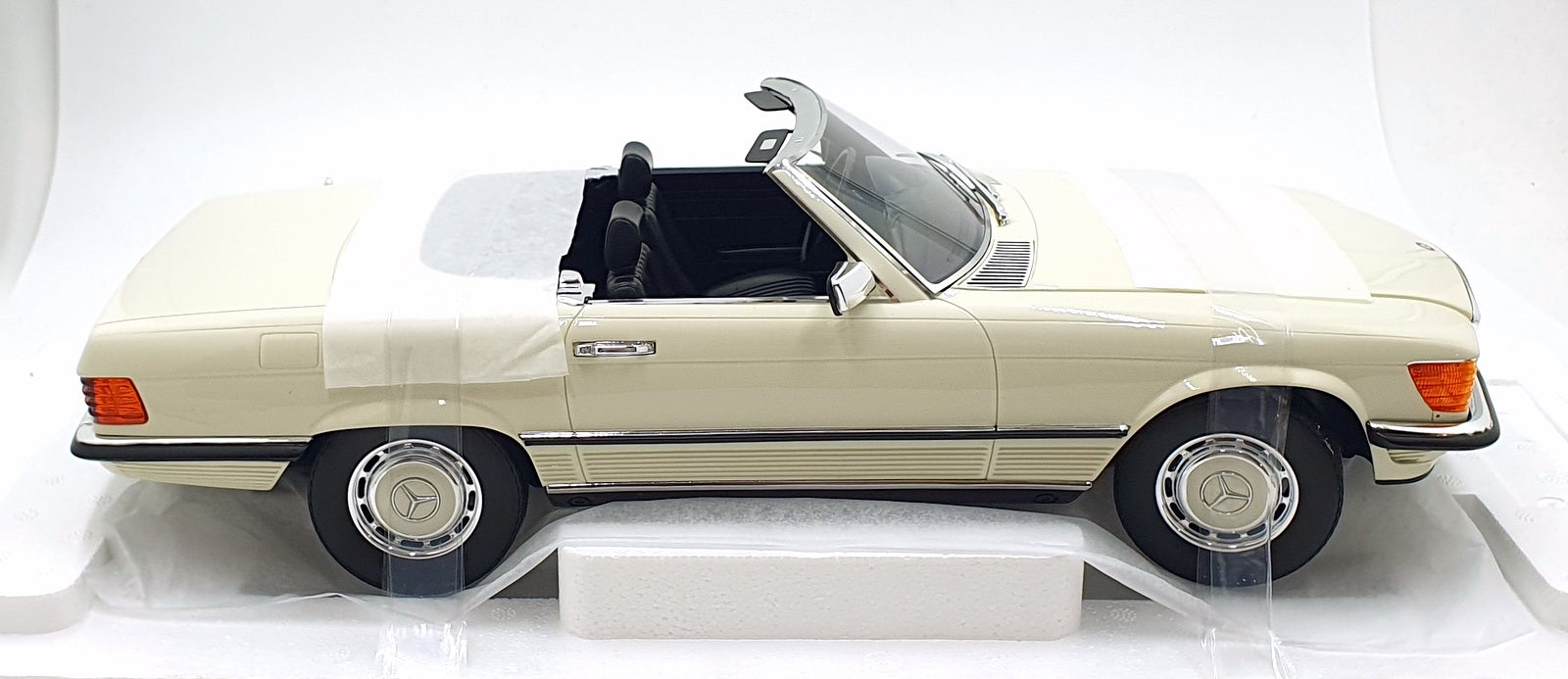 12 Art 1/12 Scale Resin 12ART1302013 - Mercedes-Benz 380SL R107 79-85 White
