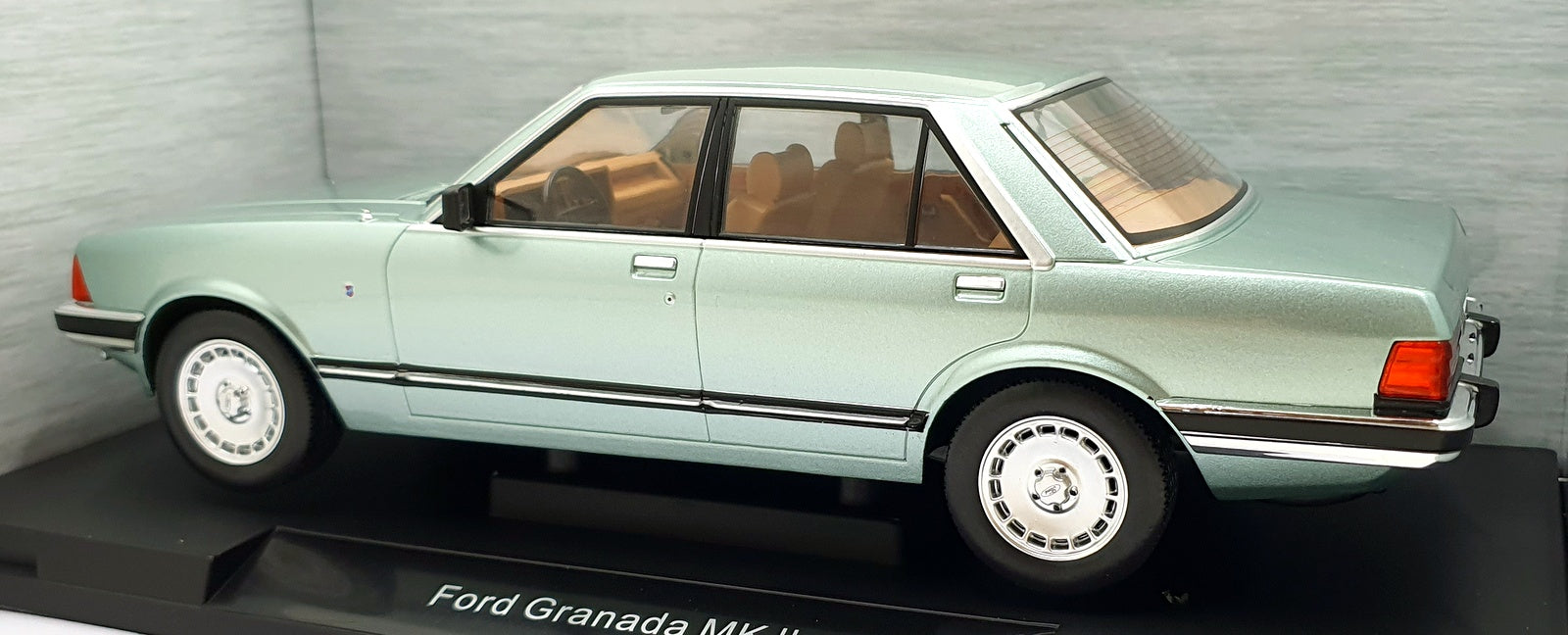 Model Car Group 1/18 Scale MCG18535 - Ford Granada MK II 2.8 Ghia Lt. Met. Green
