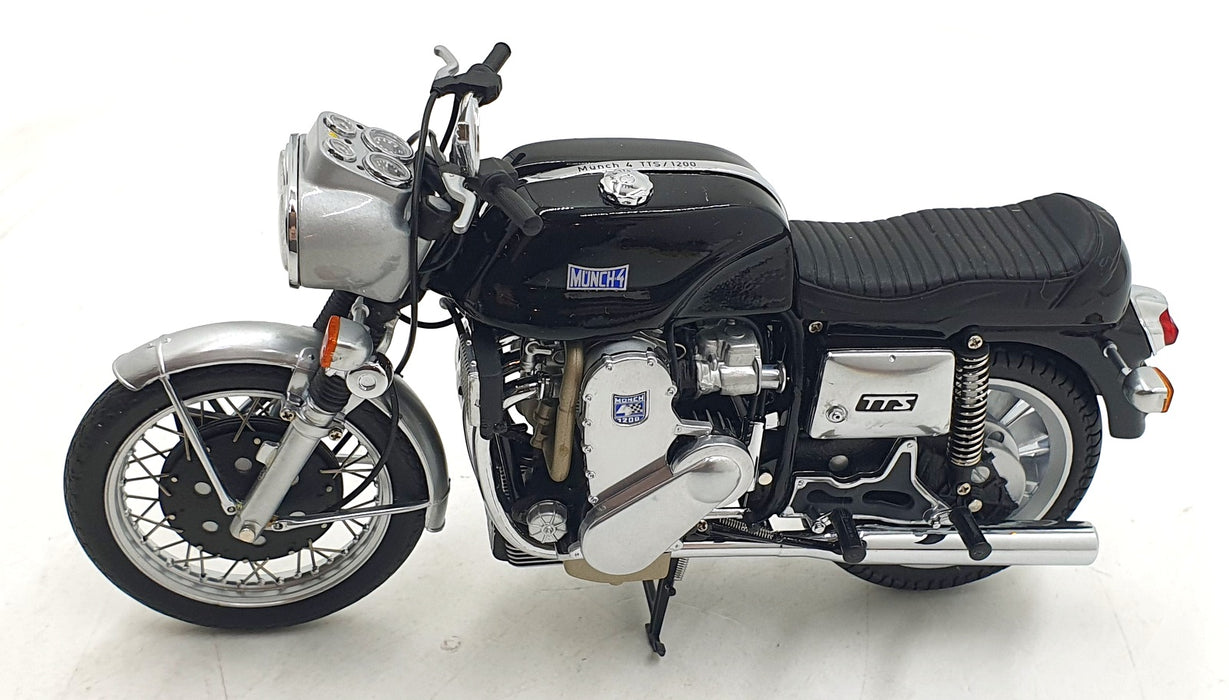 Minichamps 1/12 Scale 122 011000 - 1966 Munch Mummut 4 TTS - Black/Silver