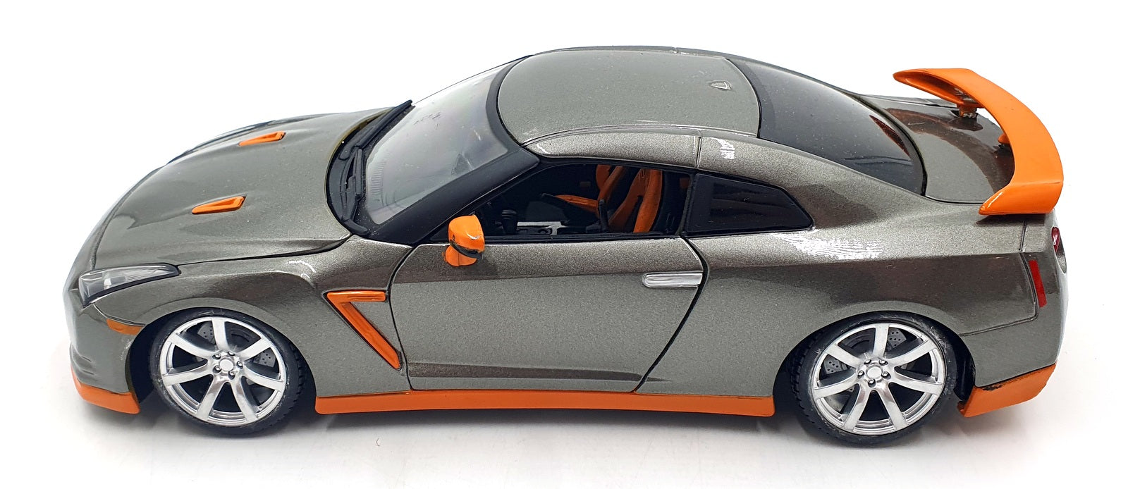 Burago 1/18 Scale Diecast 22426D - 2009 Nissan GTR - Met Grey/Orange