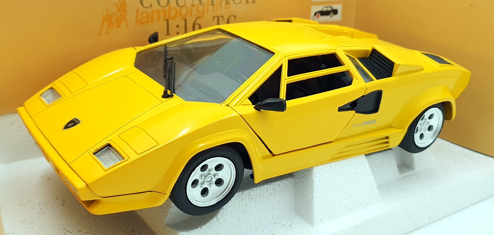 Polistil 1/16 Scale Diecast 016748 - Lamborghini Countach - Yellow