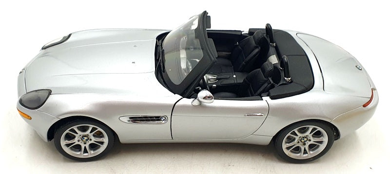 Kyosho 1/18 Scale Diecast 80 43 0 007 667 BMW Z8 James Bond 007 TWINE Silver