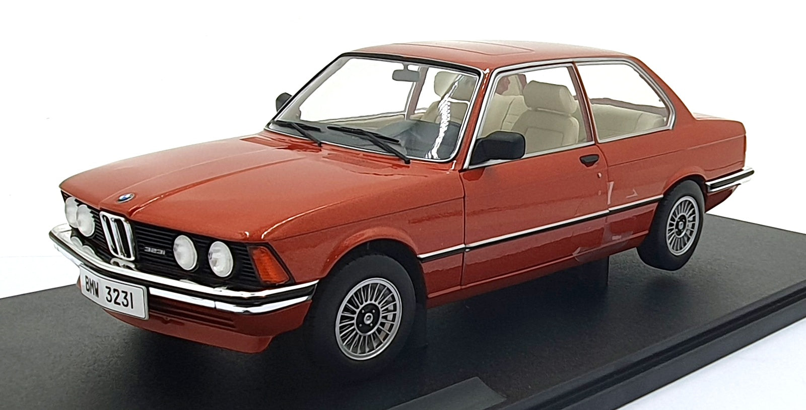 Solido 1/18 Scale S1812802 - BMW 3231 - Chestnut Red