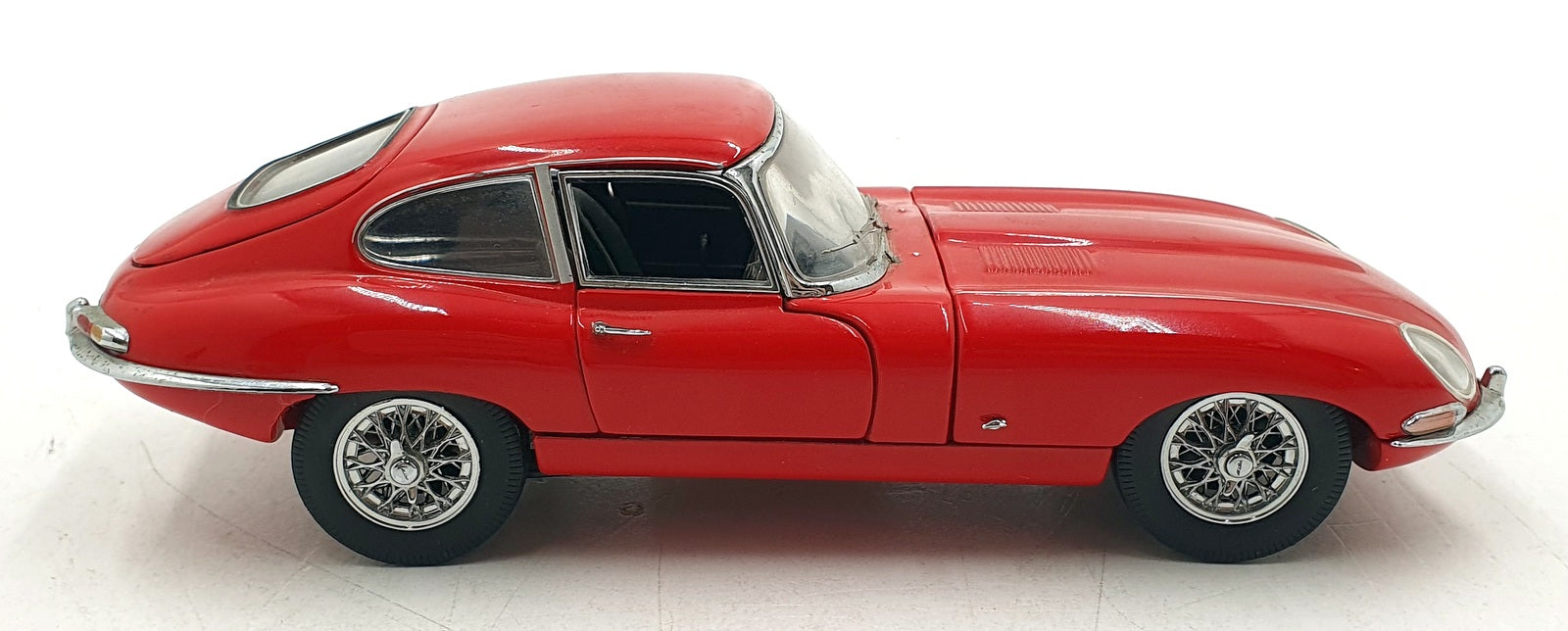 Franklin Mint 1/24 Scale Diecast 7125F - 1961 Jaguar E-Type Coupe - Red
