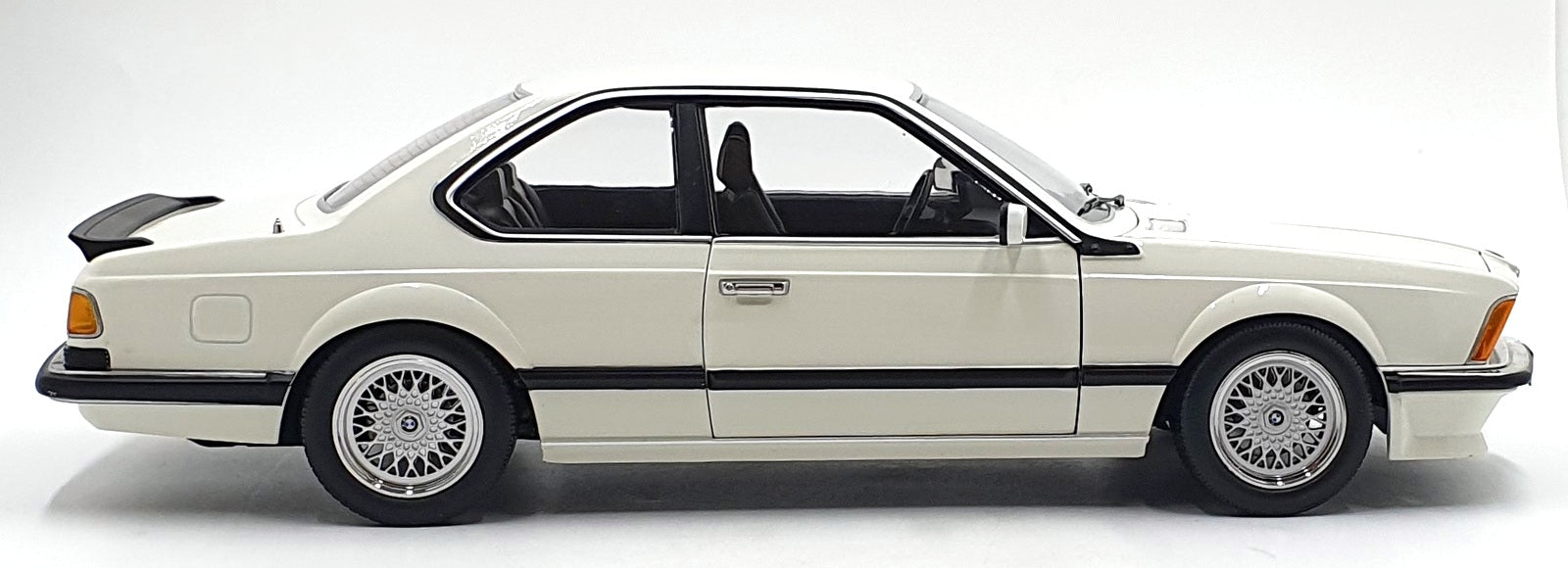 KK Scale 1/12 Scale KKDC120164 - 1987 BMW M635 Csi - White