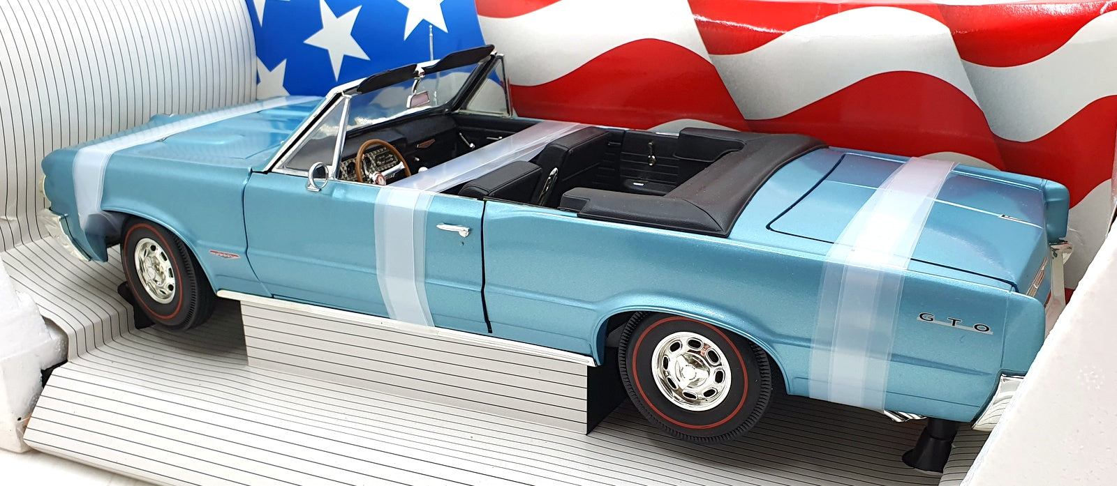 Ertl 1/12 Scale 7308 - 1964 Pontiac GTO Convertible - Metallic Lt Blue