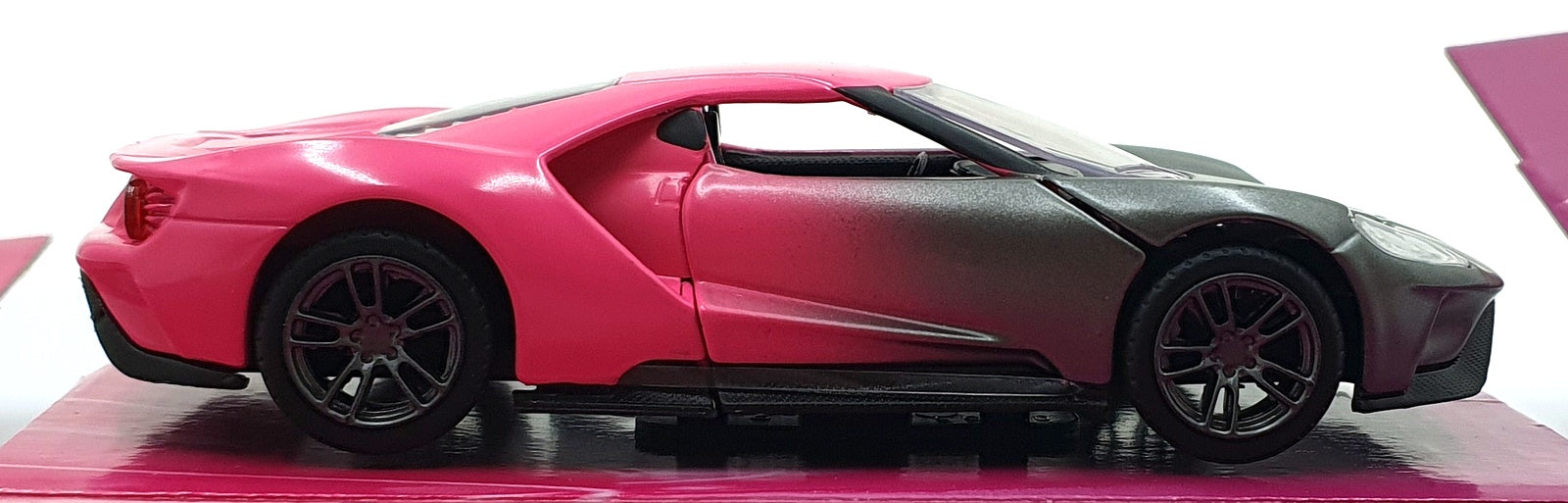 Jada Toys 1/32 Scale 34851 - 2017 Ford GT - Silver/Pink