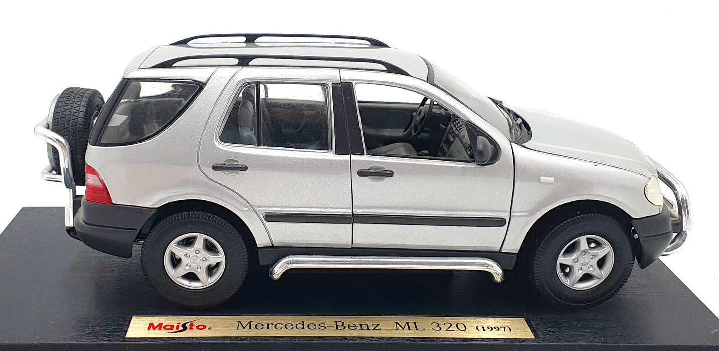 Maisto 1/18 Scale Diecast 31847 - Mercedes ML320 1997 - Silver