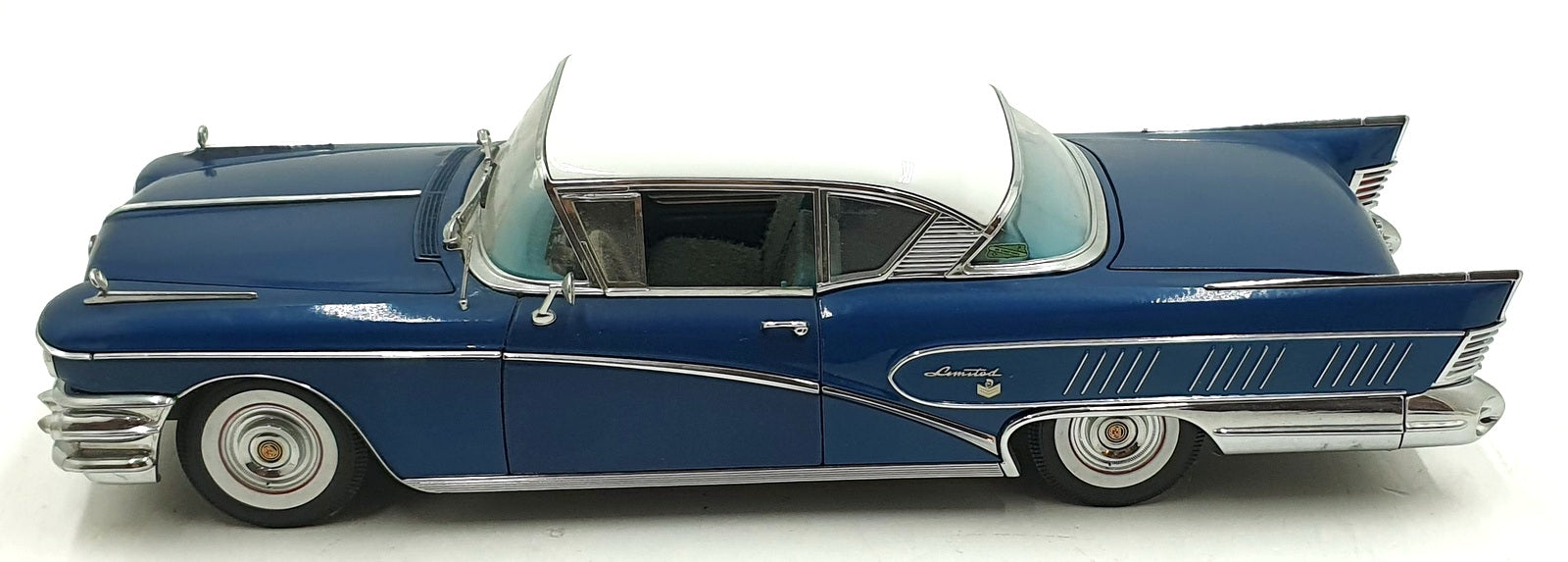 Sun Star 1/18 Scale 4802 - 1958 Buick Riviera Coupe - Golonial Blue/White