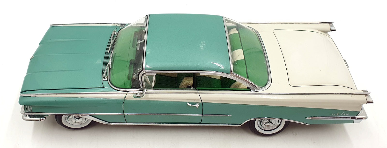 Sun Star 1/18 Scale Diecast 5241 - 1959 Oldsmobile 98 Hard Top - Green/White