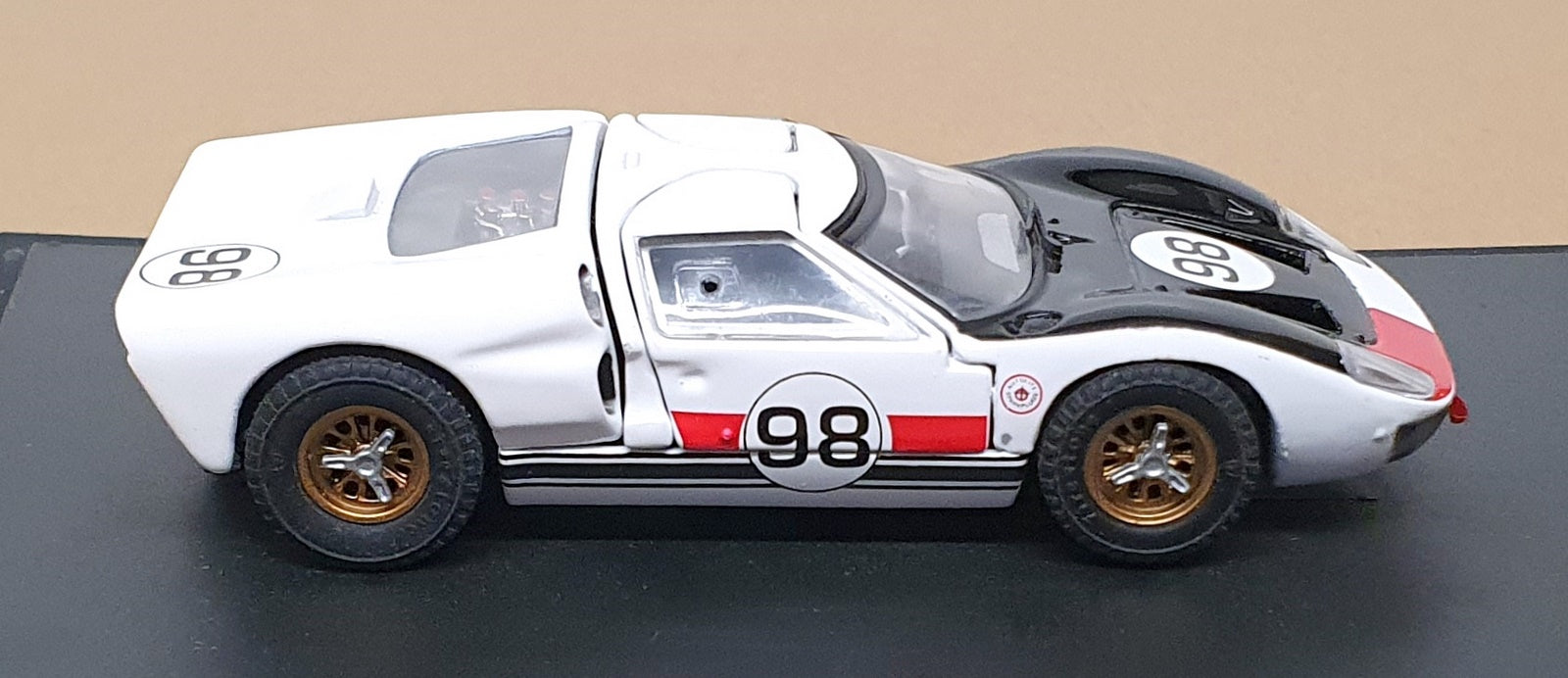 Eagle's Race 1/43 Scale 62700 - Ford GT40 #98 1966 Daytona Winner
