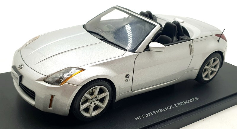 ノ*ー様 AUTOart Nissan Fairlady Z 1/18 シルバー Autoart 1/18 Scale 77376 - Nissan Fairlady Z Roadster RHD