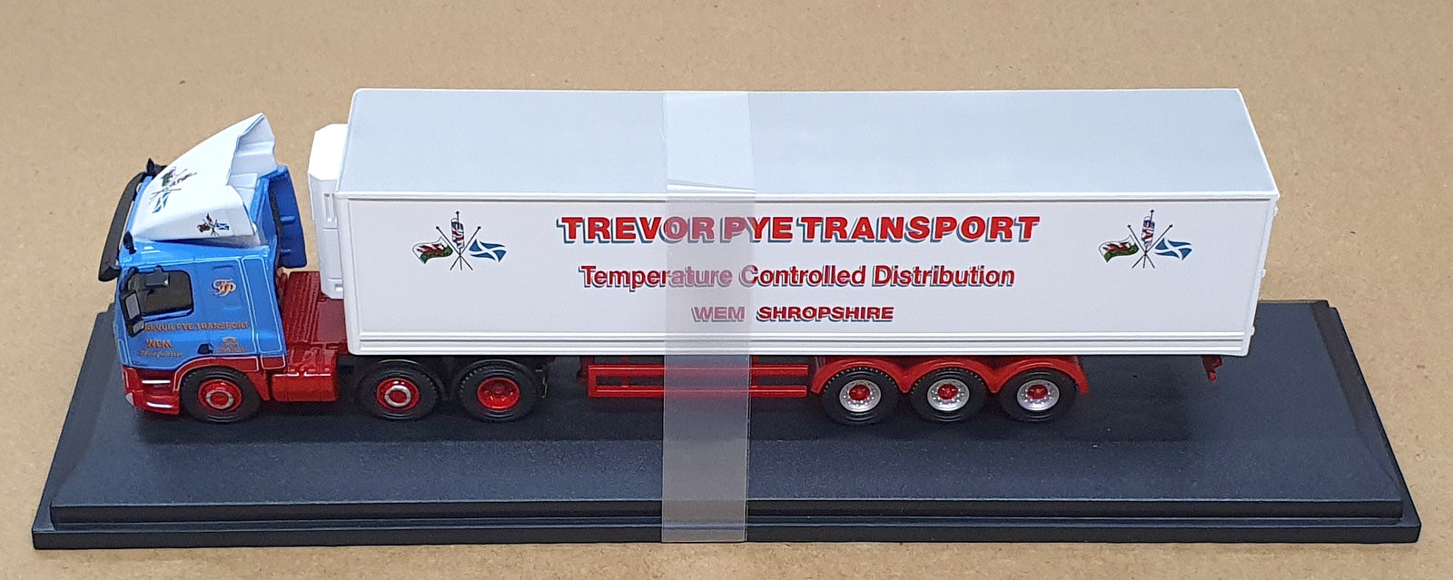 Oxford Diecast 1/76 Scale 76DAF004 - DAF 85 Short Fridge Trailer Trevor Pye