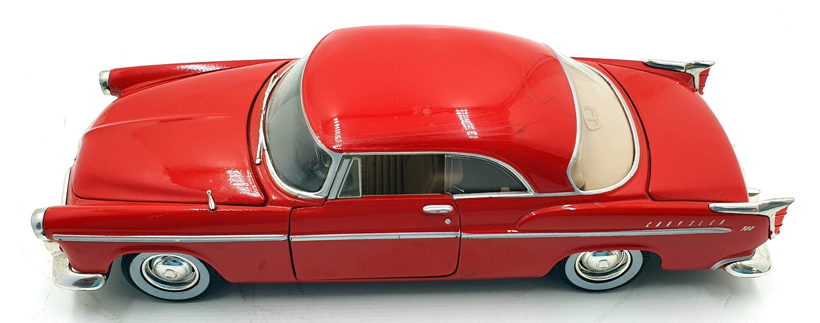 Motor Max 1/24 Scale Diecast 18925A - Chrysler C300 - Red