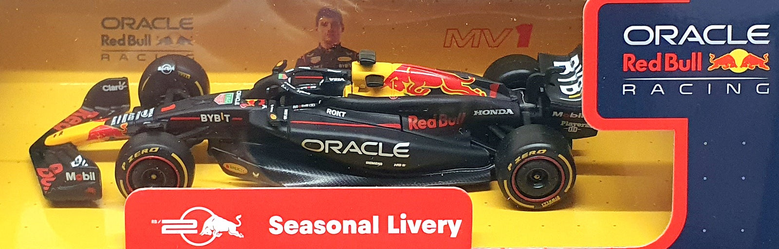 Burago 1/43 Scale 18-38453 - F1 Red Bull MV1 Pit Pass Diorama 2024 Verstappen