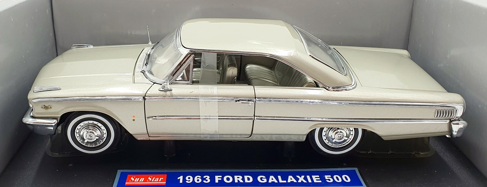 Sun Star 1/18 Scale Diecast 1461 - 1963 Ford Galaxie 500 - Silver