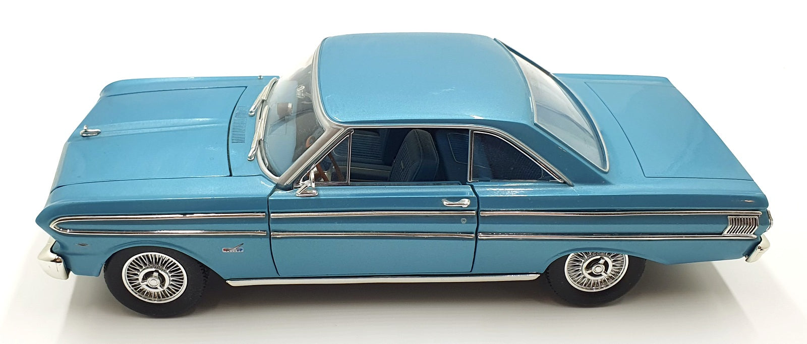 Road Signature 1/18 Scale Diecast 15126A - 1964 Ford Falcon - Met Blue