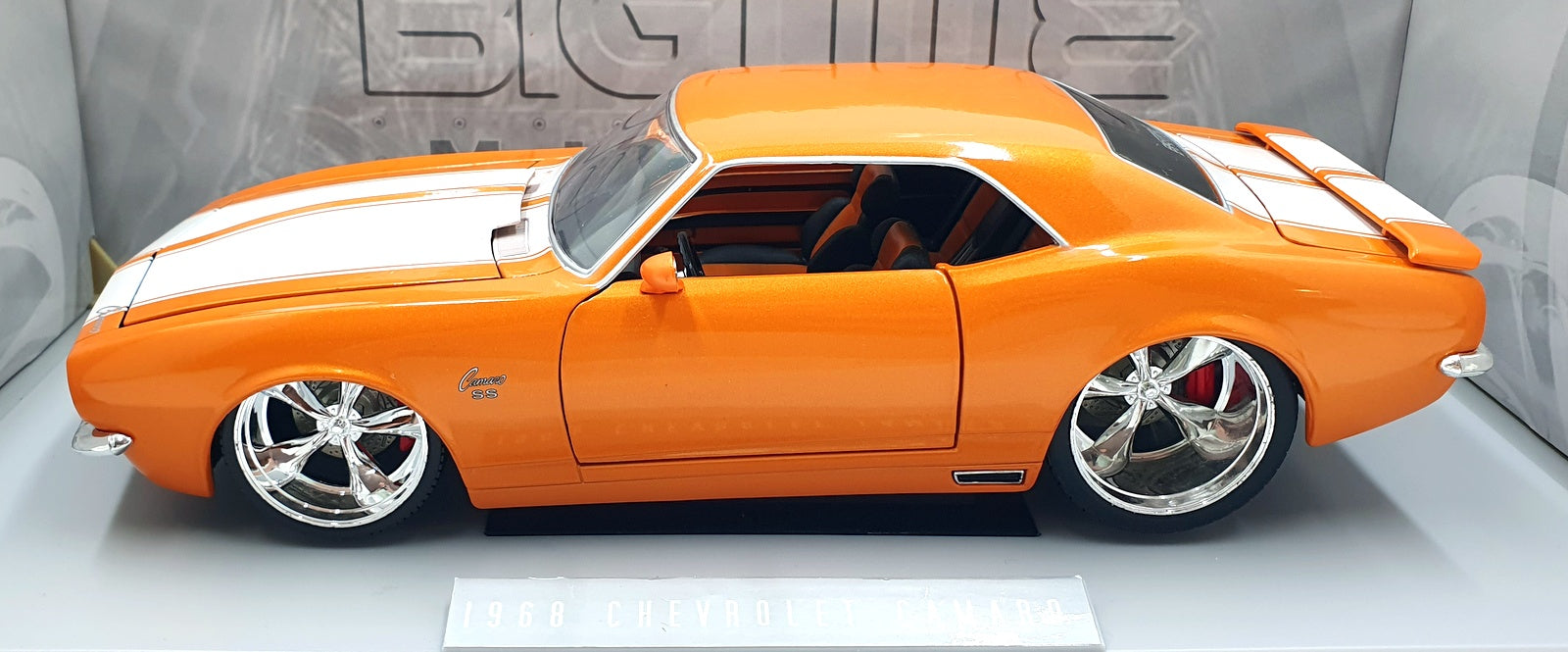Jada 1/18 Scale Diecast 90310 - 1968 Chevrolet Camaro - Orange/White