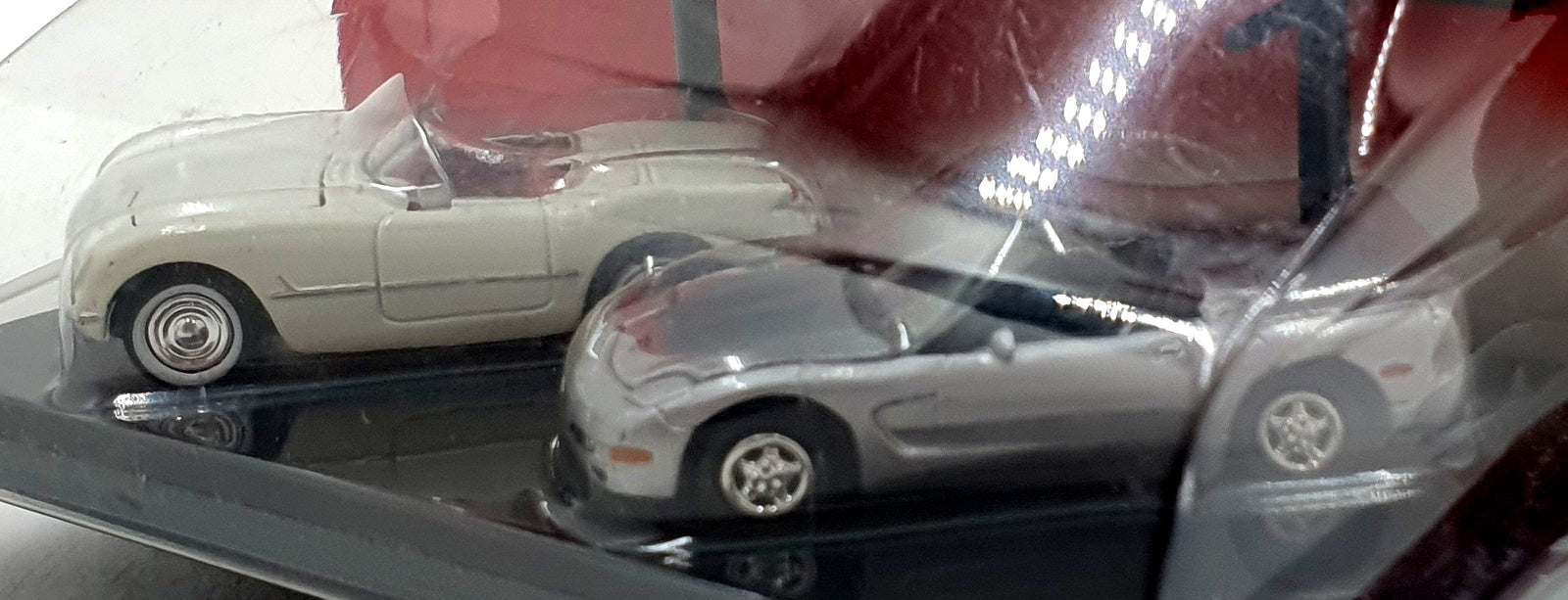 Johnny Lightning 1/64 Scale 483-10 1953 and 2000 Chevrolet Corvette 2 Piece Set