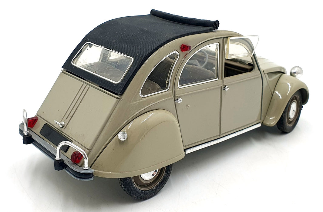 Solido 1/18 Scale Diecast 22426X - Citroen 2CV - Light Green
