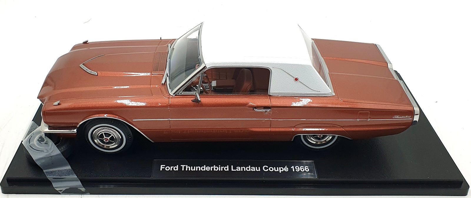 KK Scale 1/18 Scale KKDC181384 1966 Ford Thunderbird Landau Coupe Metallic Brown