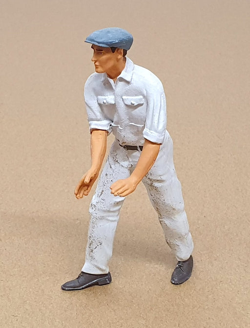 Figutec 1/18 Scale 180103 - F1 Mercedes Benz Mechanic Resin Figure Model