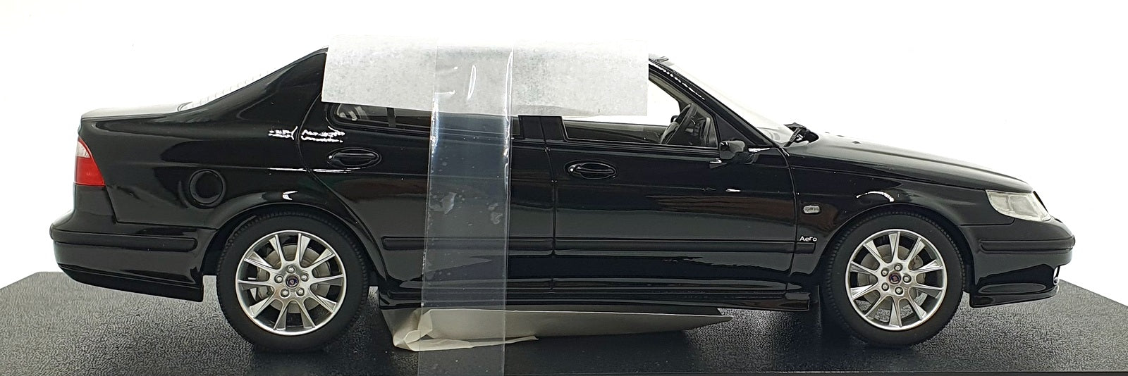 Cult 1/18 Scale Resin CML198-2 - 1997-2005 saab 9-5 Turbo Aero - Black