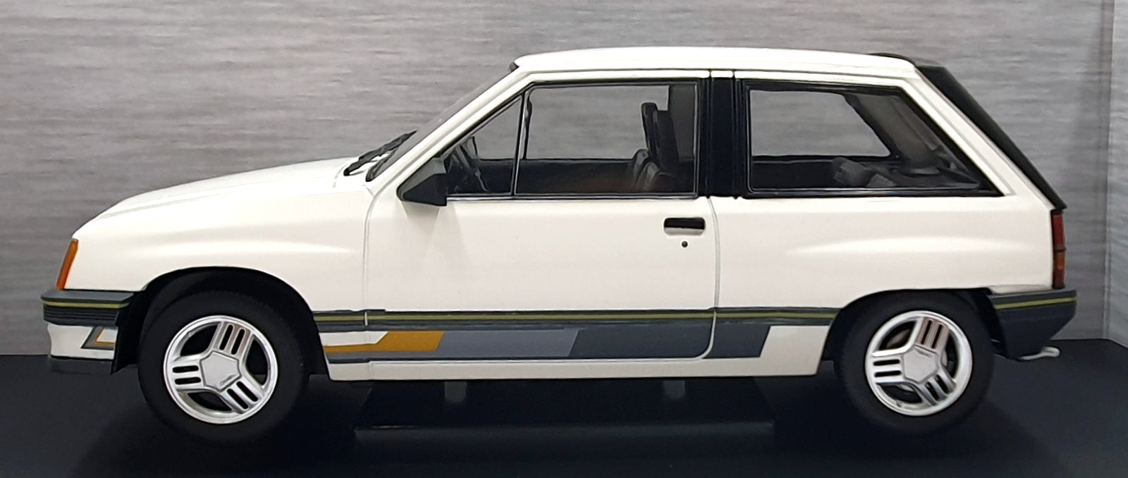 Model Car Group 1/18 Scale MCG18432 - Opel Corsa A Sprint - White