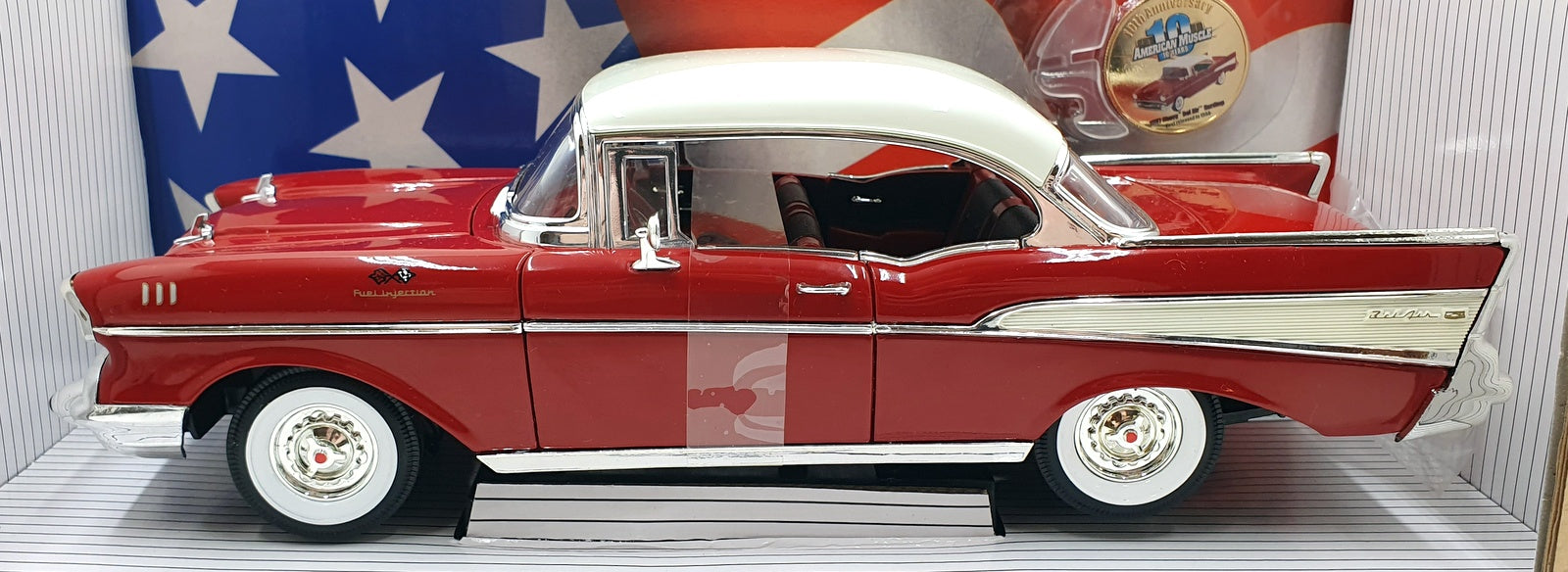 Ertl 1/18 Scale Diecast 32917 - 1957 Chevrolet Bel Air Hardtop - Red/White