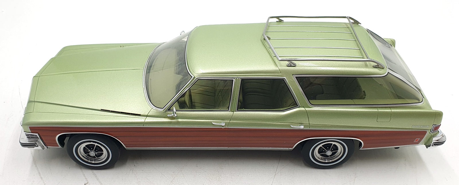 BOS Models 1/18 scale BOS094 - Buick Estate Wagon - Light Green/Wood 