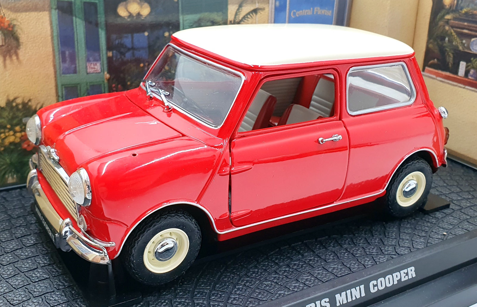 Kyosho 1/18 Scale Diecast 08101R - Morris Mini Cooper 1275 S - Red/White