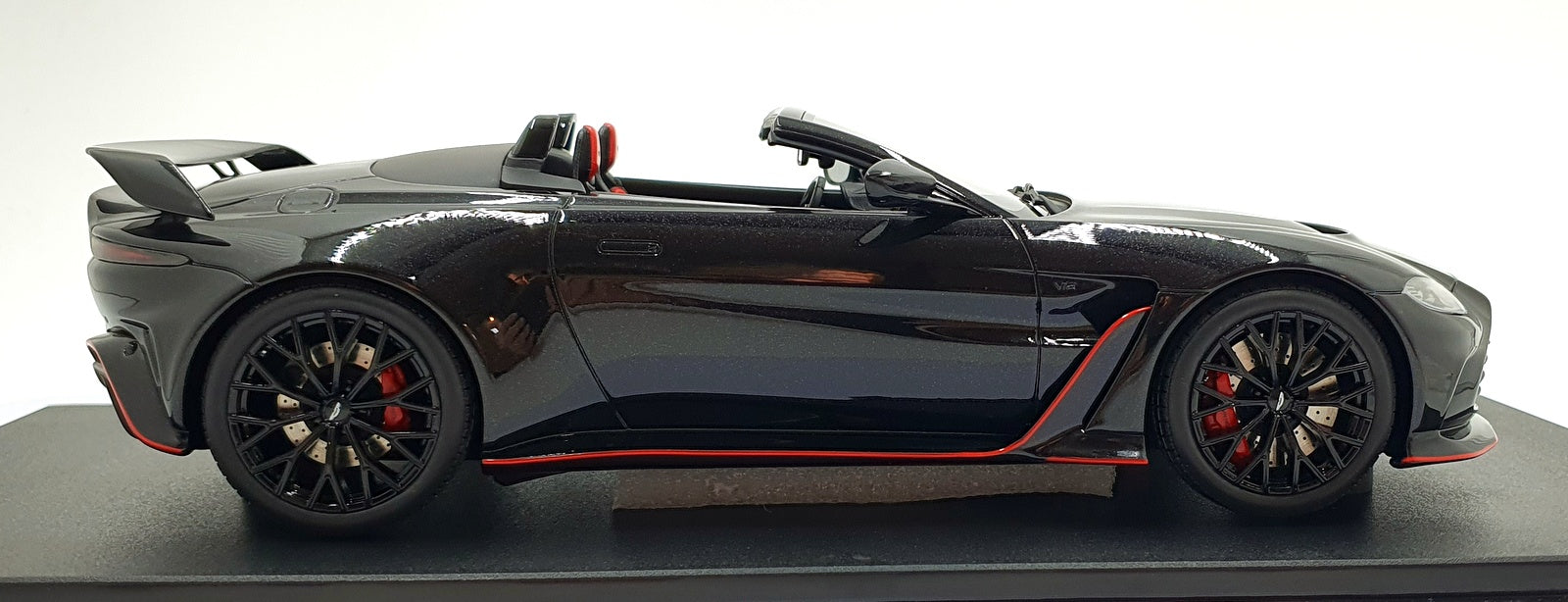 GT Spirit 1/18 Scale Resin GT923 - Aston Martin V12 Vantage Roadster - Black
