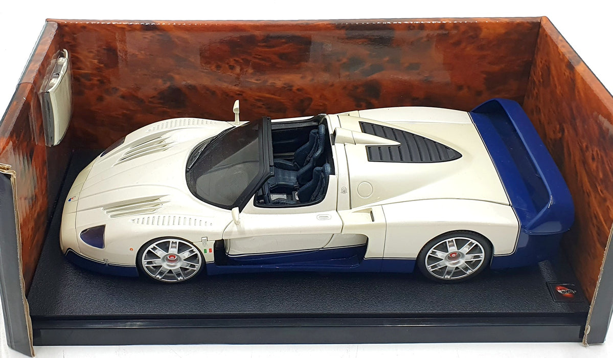 Hot Wheels 1/18 Scale Diecast G7158 - Maserati MC12 - White/Blue