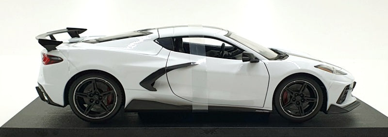 Maisto 1/18 Scale 46629 2020 Chevrolet Corvette Stingray Coupe White/Black