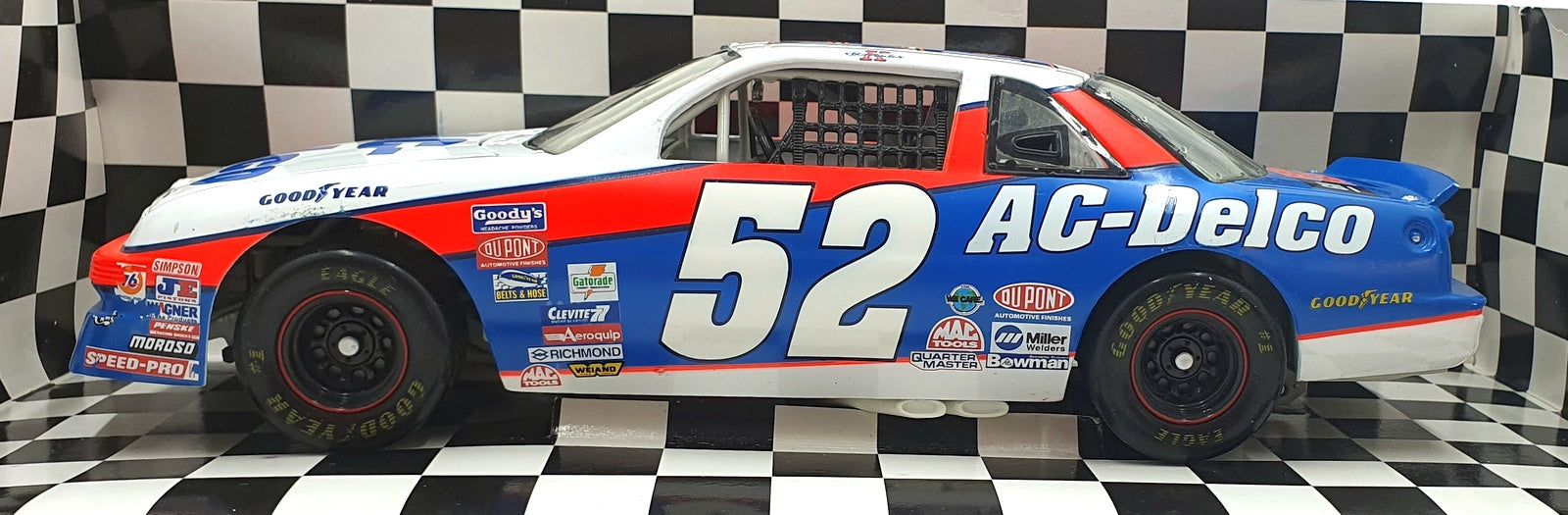 Ertl 1/18 Scale Diecast 7587 - Chevrolet Lumina AC-Delco #52 K.Schrader