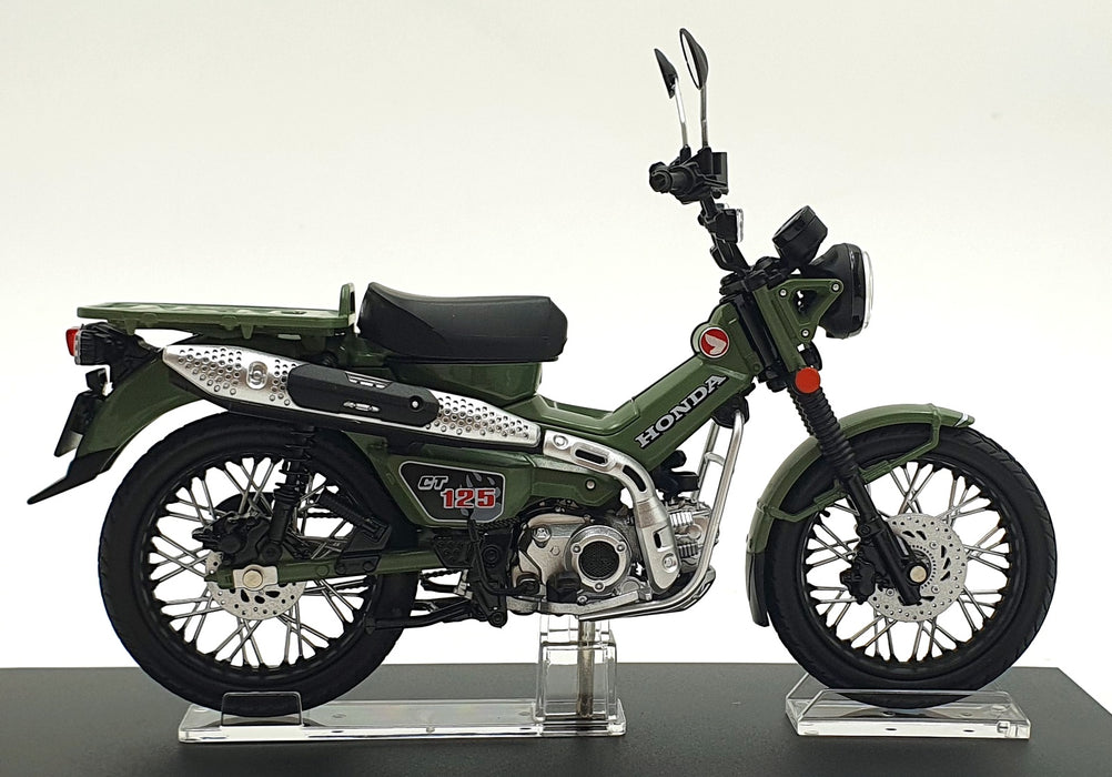 Aoshima 1/12 Scale 11224-4000 - Honda CT125 Motorbike - Green