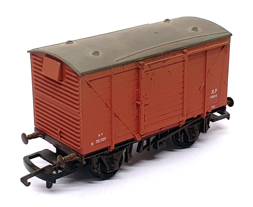 Bachmann OO 1/76 Scale 37-802B - 12T Ventilated Van BR Bauxite (Early)