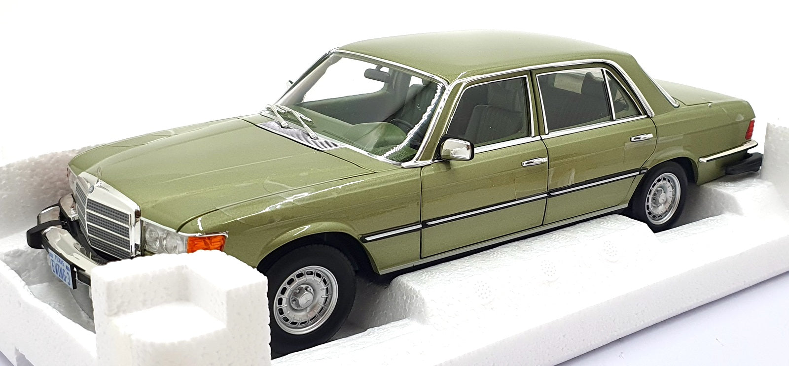 Norev 1/18 Scale Diecast 183975 - 1979 Mercedes-Benz 450 SEL US Version