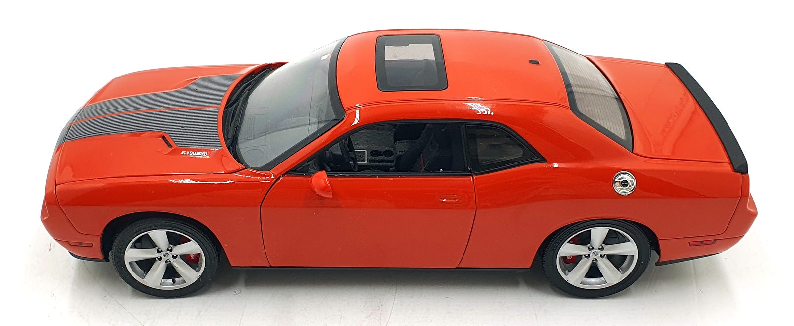 Highway 61 1/18 Scale Diecast 50718 - 2008 Dodge Challenger SRT 8 - Red