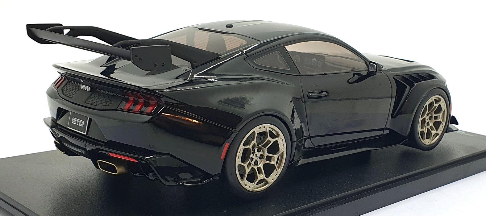 IXO 1/18 Scale Diecast IXOSPMCG18578 - 2025 Ford Mustang GTD - Black