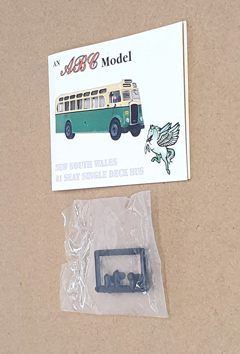 ABC 1/76 Scale AU 1-B - Daimler CV Oz Bus New South Wales Rt. 220 - Beige/Green