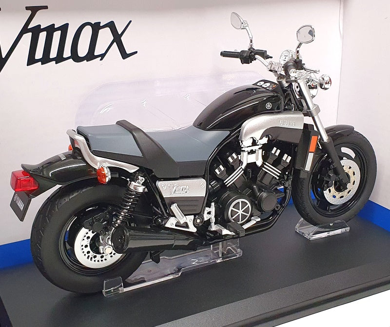 Aoshima 1/12 Scale 11185-3800 - Yamaha Vmax Motorcycle - Black