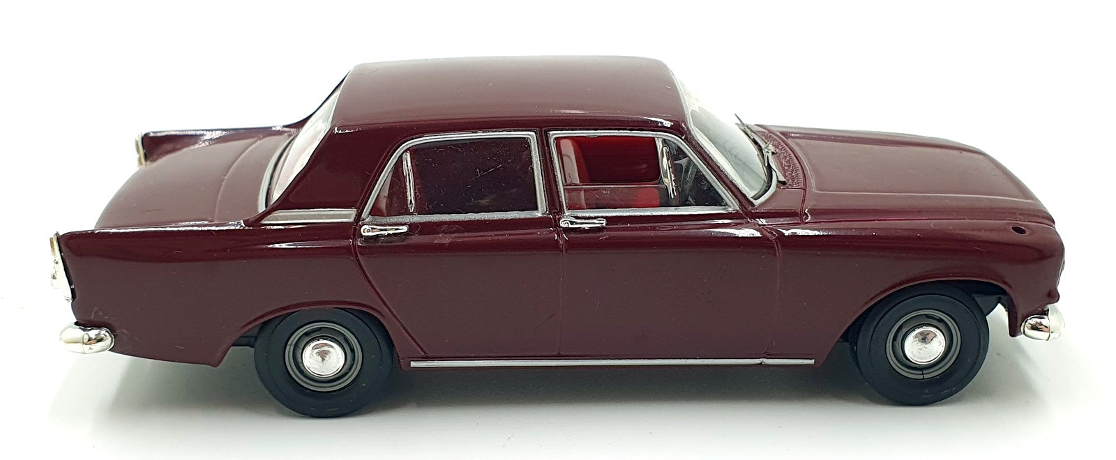 Vanguards 1/43 Scale VA46002 - Ford Zephyr 6 MKIII - Maroon