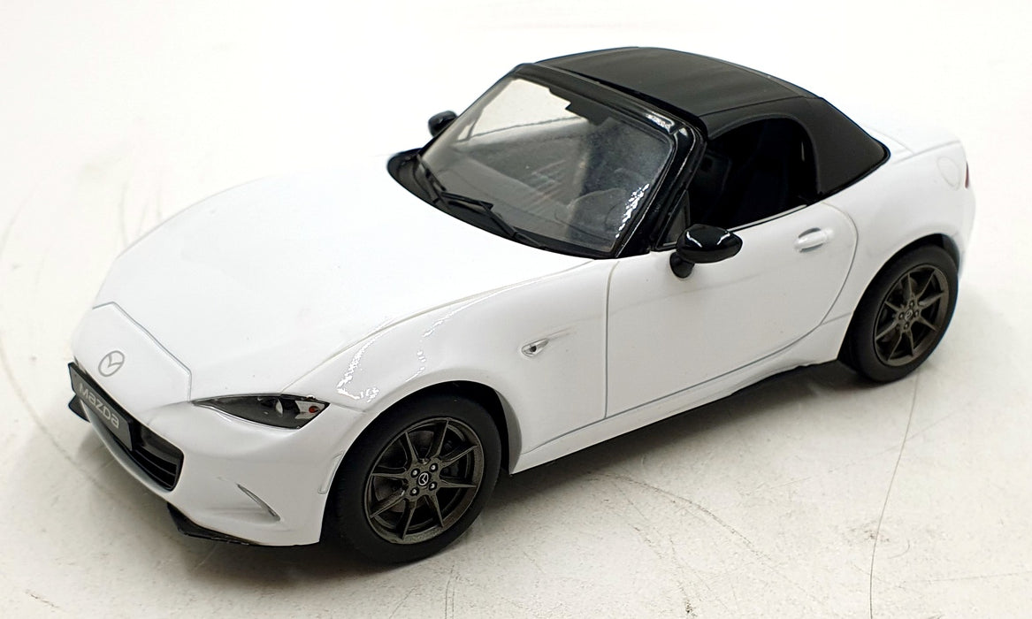 Triple9 1/18 Scale Diecast DC101225A - 2015 Mazda MX-5 - White