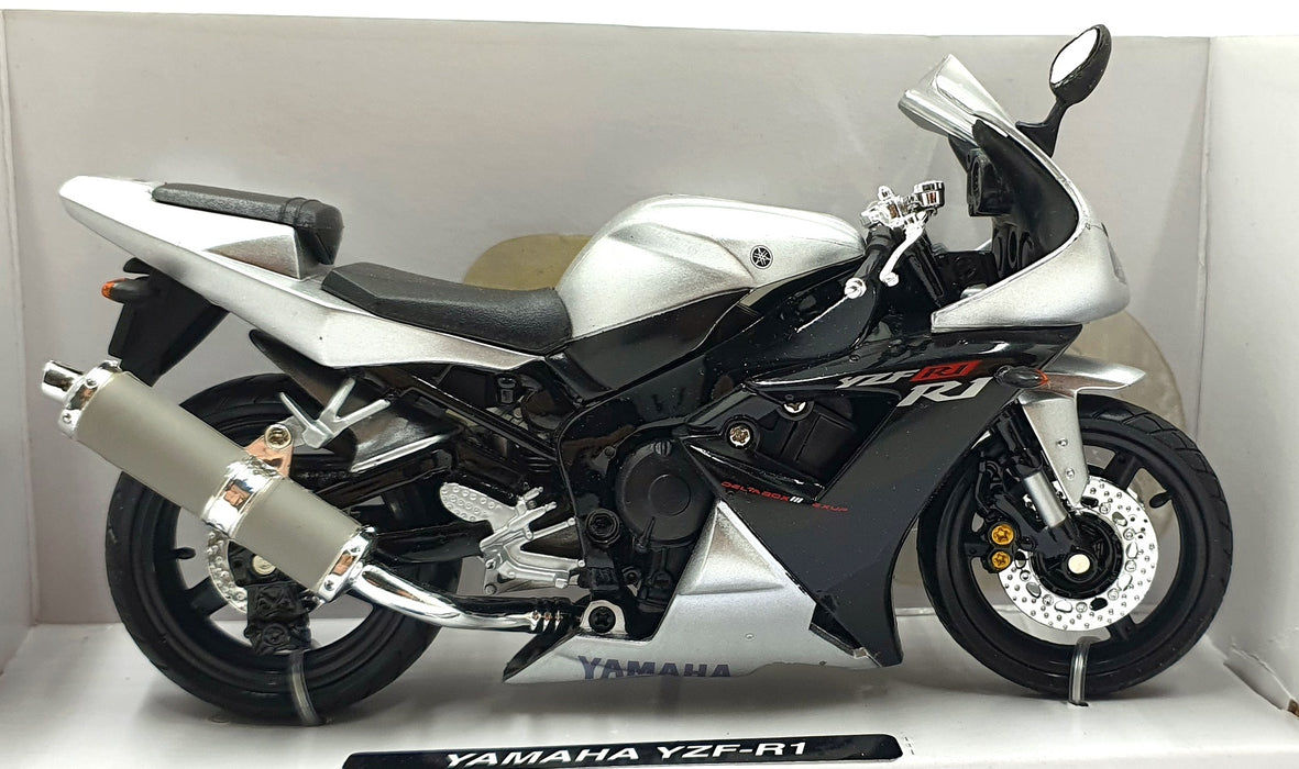 New Ray 1/12 Scale Diecast 53793 - Yamaha YZF-R1 - Black/Silver
