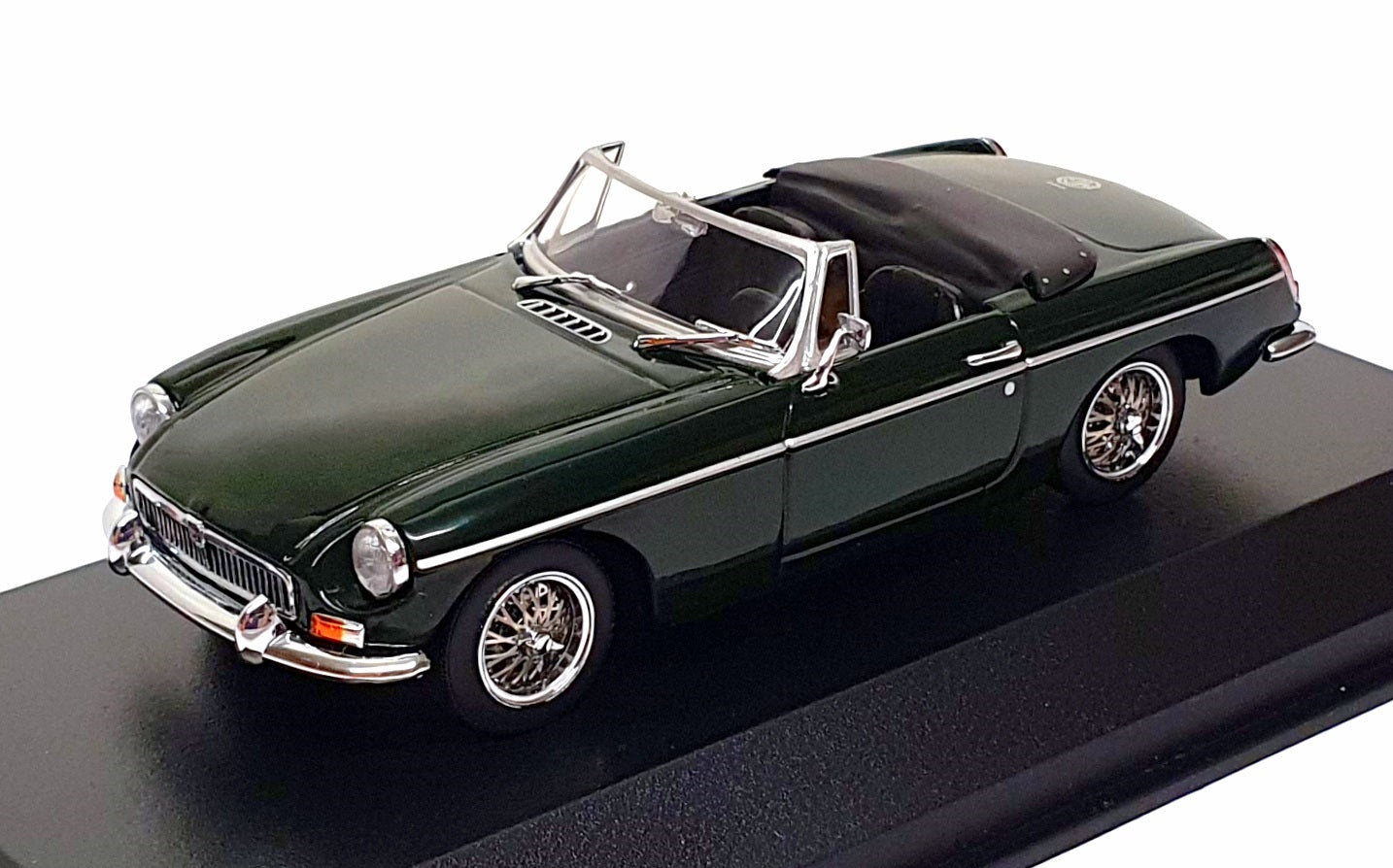 Maxichamps 1/43 Scale Diecast 940 131031 - 1962 MG MGB - Green