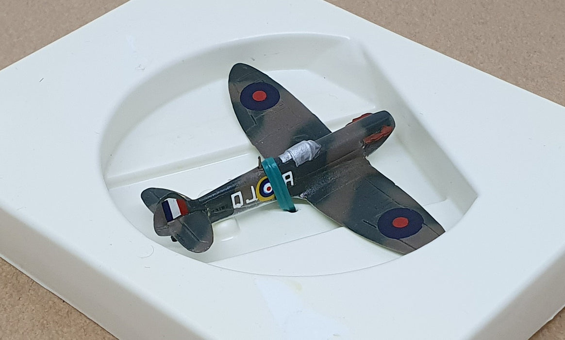 Ellwes Icarus Diecast Military Aircraft 101 - Spitfire MkI (Tuck)