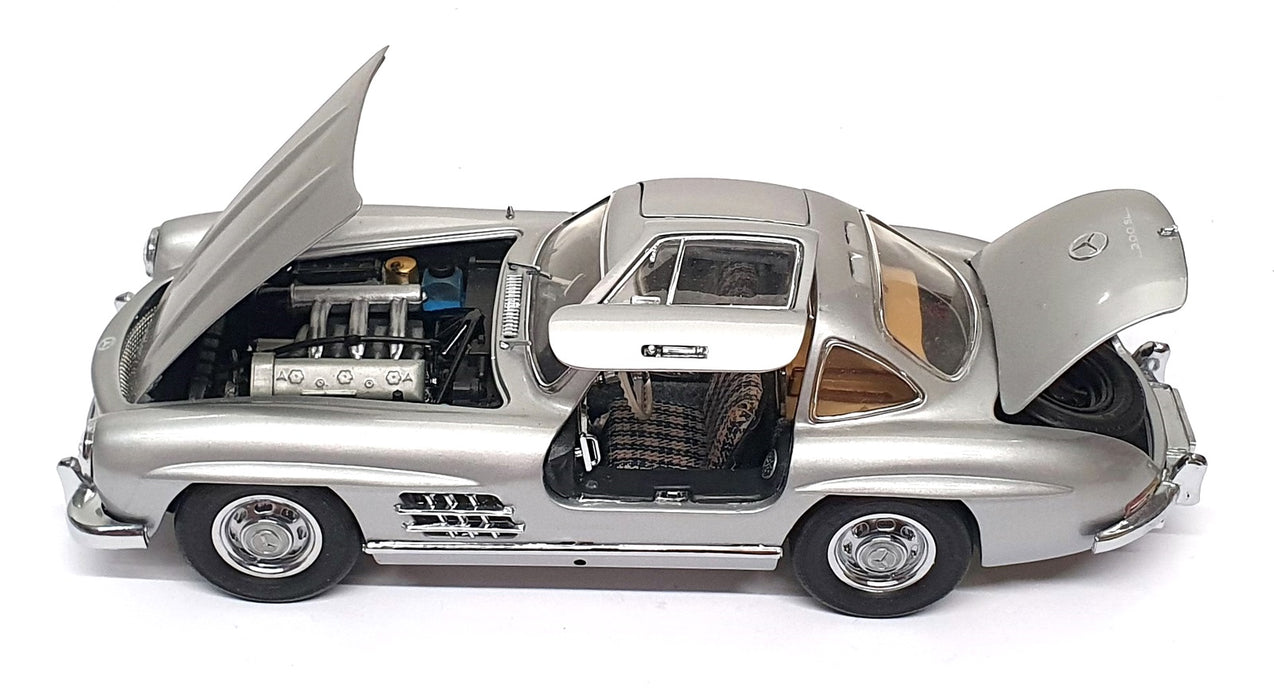 Franklin Mint 1/24 Scale 17626B - 1954 Mercedes Benz 300SL - Silver