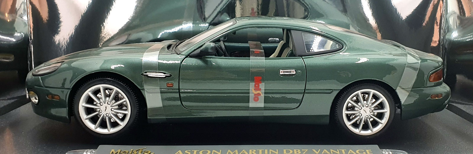 Maisto 1/18 Scale Dicast 36880 - Aston Martin DB7 Vantage - Green