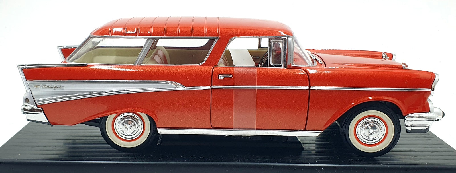 Road Tough 1/18 Scale Diecast 92088 - 1957 Chevrolet Nomad - Orange